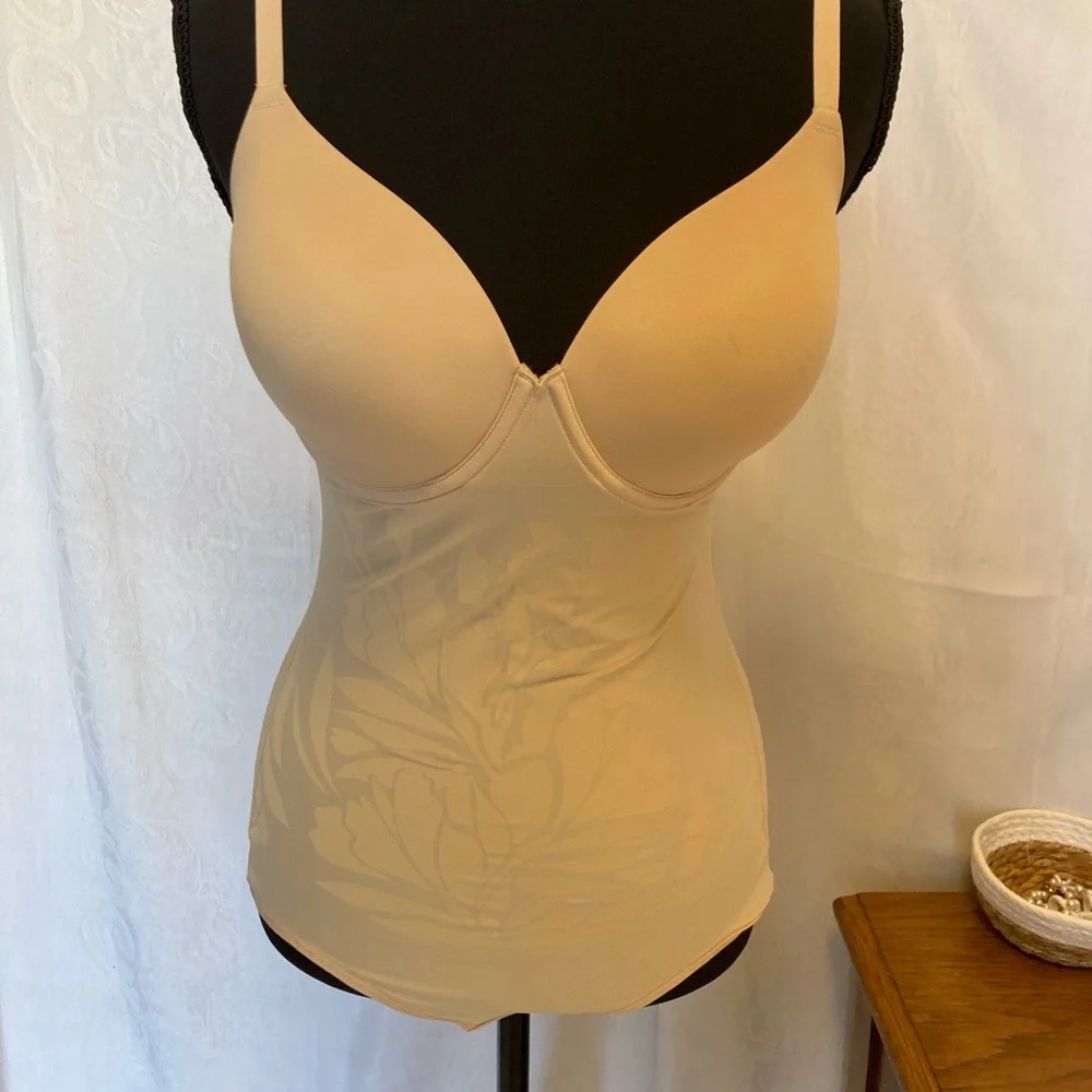 Maidenform Size Medium Beige Shapewear Bodysuit Adjustable - Picture 1 of 6